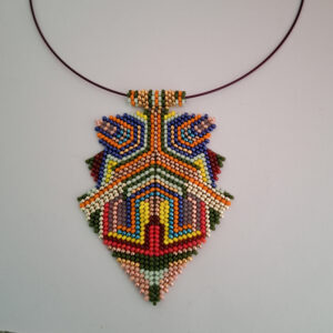 Collier ethnique ras de cou à grand pendentif