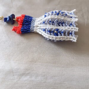 pendentif robe fourreau en perles de rocaille tissées