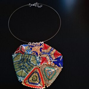 ras-de-cou à grand pendentif en perles de rocaille tissées multicolores